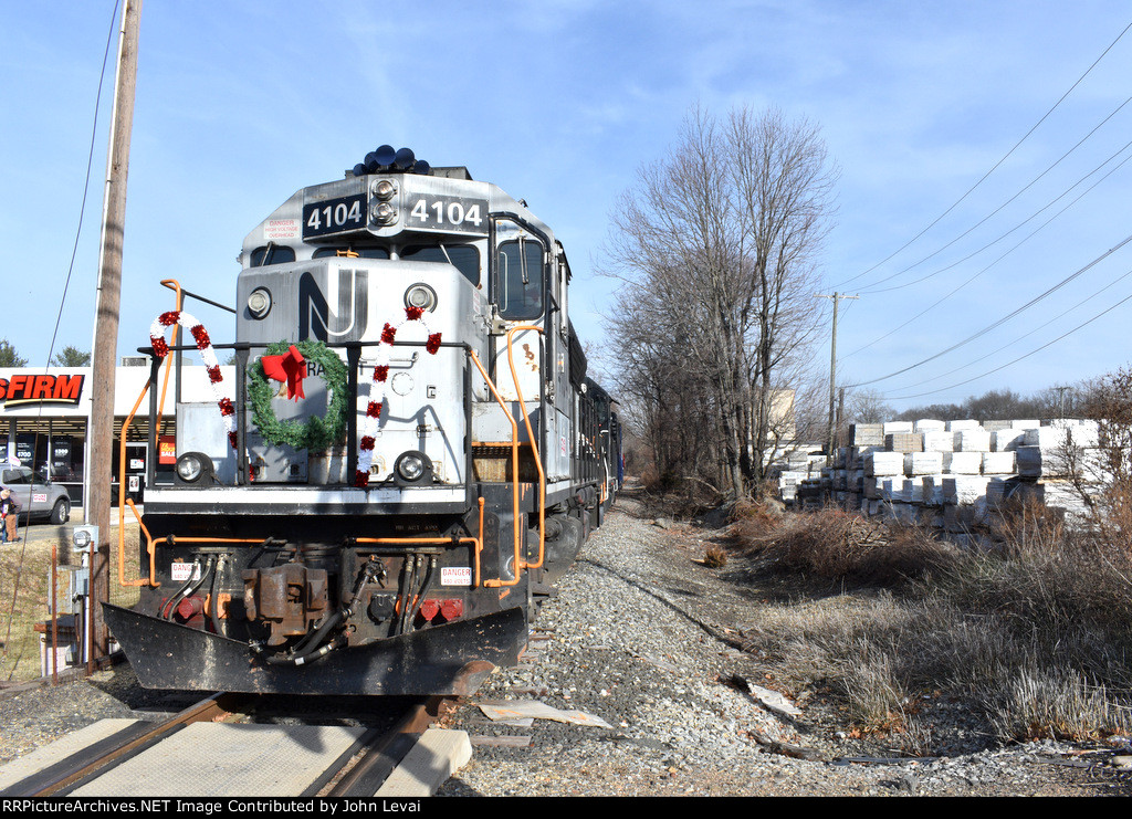 NJT GP40PH-2 # 4104 as the lead unit for the DRRV TFT train while stopped at the MattressFirm